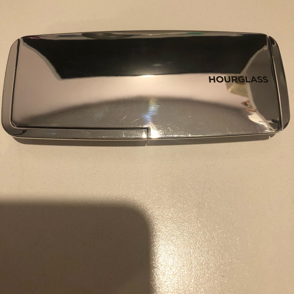 Hourglass Ambient Metallic Strobe Lighting Palette